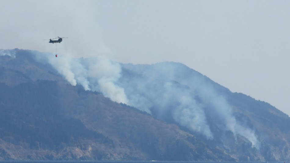 Milhares de pessoas fogem do norte do Jap&atilde;o, arrasado por inc&ecirc;ndios florestais