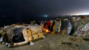 Pol&iacute;cia espanhola transfere migrantes para o porto de Ceuta 