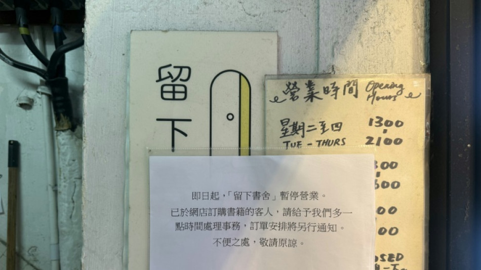 Dos librer&iacute;as independientes de Hong Kong cerrar&aacute;n tras redadas policiales