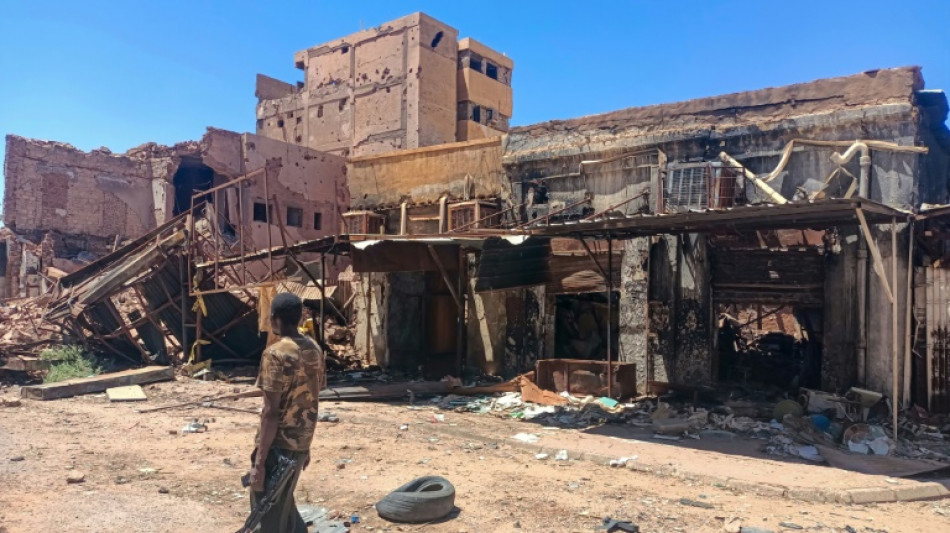 L'arm&eacute;e reprend l'a&eacute;roport de Khartoum, nouveau revers pour les paramilitaires