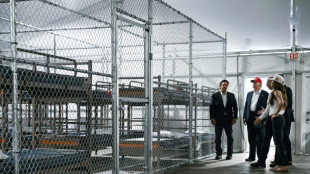 Trump visite l'"Alcatraz des alligators", centre de r&eacute;tention pour migrants en Floride