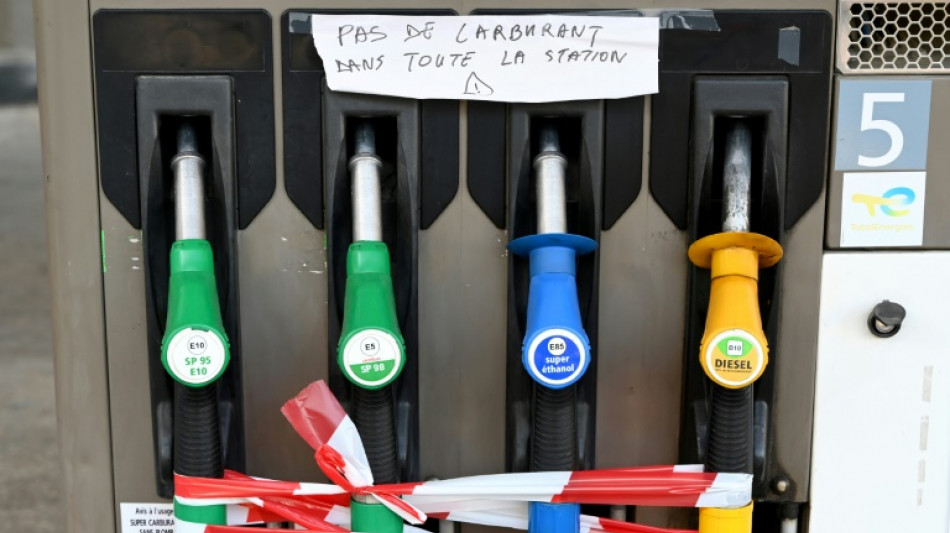 Week-end de gr&egrave;ve dans les raffineries et de tensions &agrave; la pompe