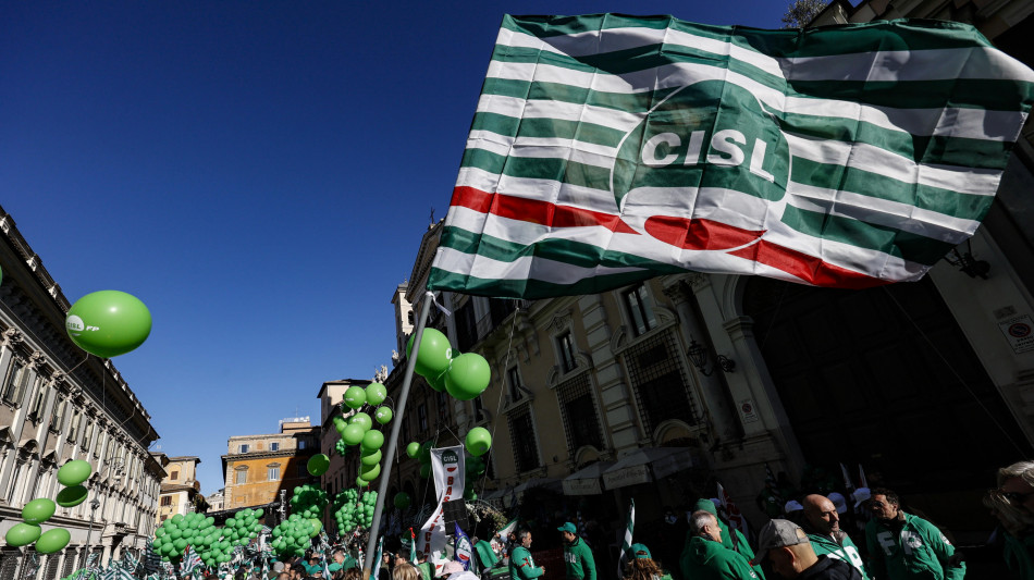 La Cisl in piazza, 'migliorare la manovra e costruire un patto'