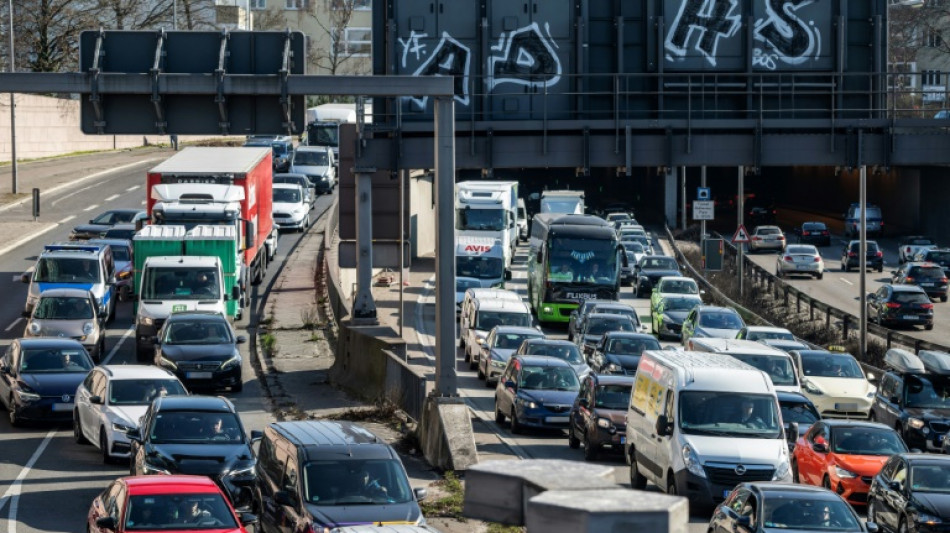 Berliner Polizisten sollen Autofahrer bestohlen haben - Festnahmen