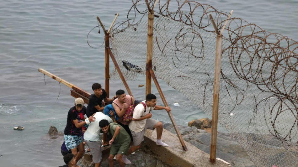 La entrada de 60.000 migrantes en el enclave espa&ntilde;ol de Ceuta desata una crisis europea