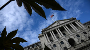 La libra cae más de un 1% frente al dólar tras la intervención del Banco de Inglaterra