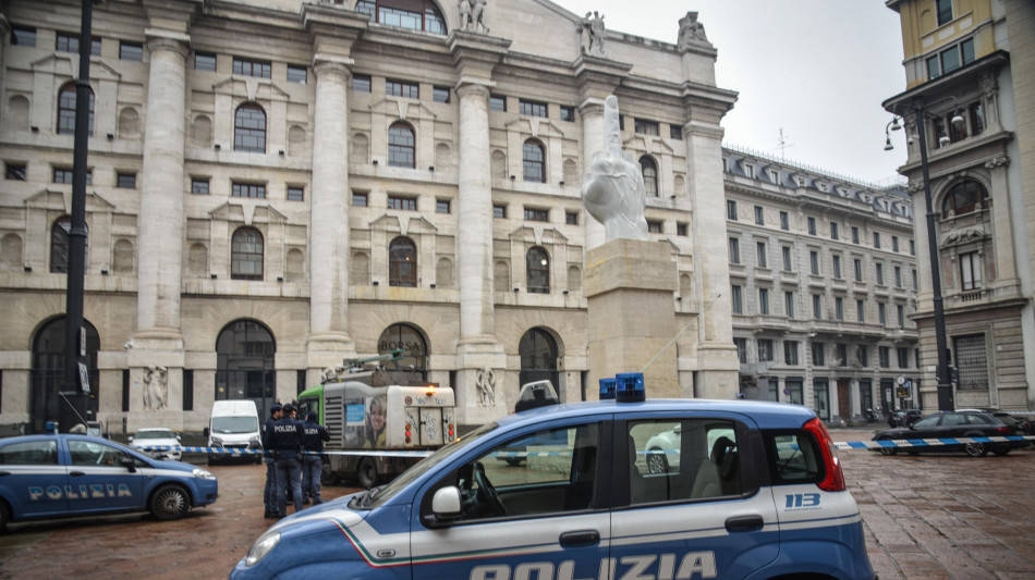 Borsa: Milano apre in rialzo, +0,53%