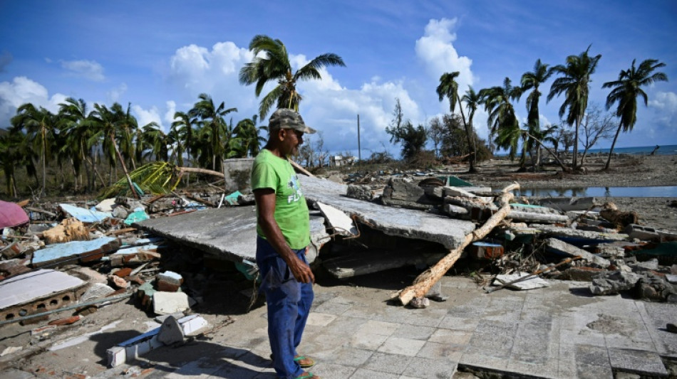 Ouragan Melissa: près de 50 morts dans les Caraïbes, l'aide afflue