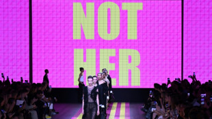 Dior surpreende com desfile feminista e colorido, mas com modelos s&oacute;brios