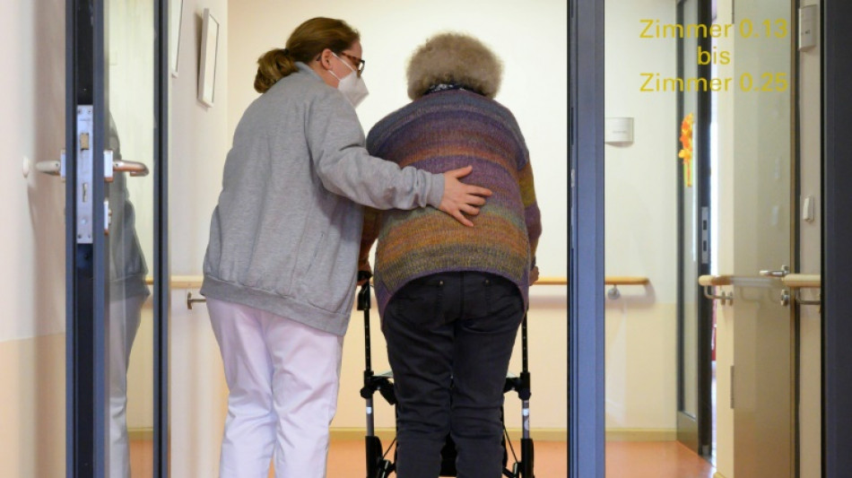 Mindestlöhne in der Altenpflege sollen deutlich steigen