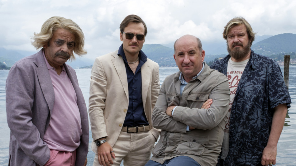 Albanese, 'il mio abbraccio a un'umanit&agrave; tenera e un po' punk'