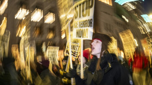 Minneapolis: Trump attaque le maire, deux policiers suspendus