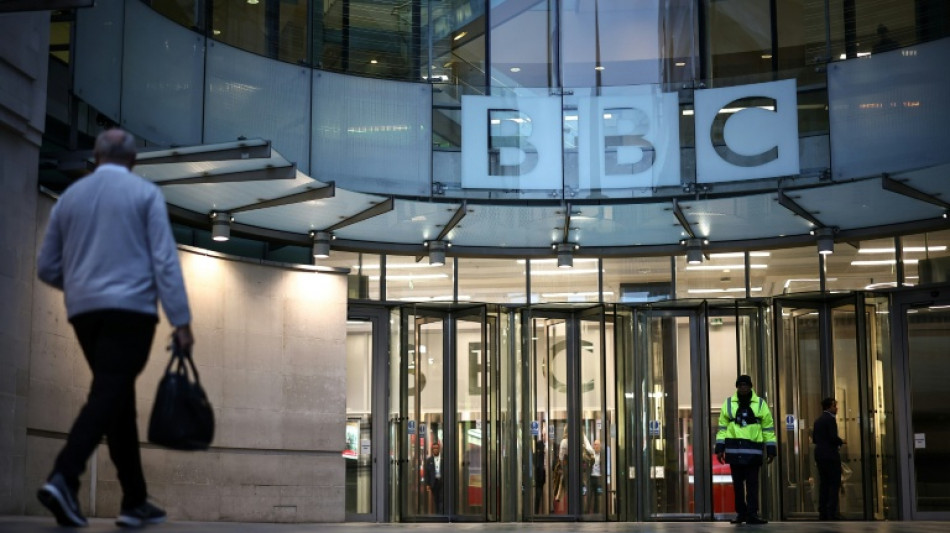 El presidente de la BBC se disculpa por edición engañosa de discurso de Trump