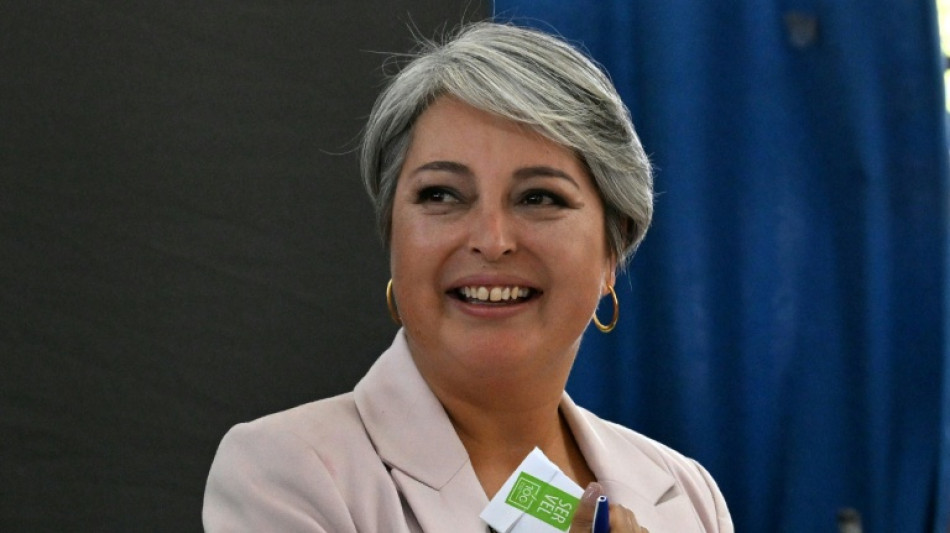 Leftist leads Chile presidential poll, faces run-off against far right