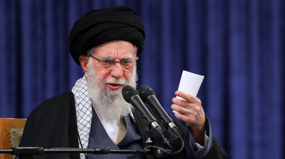 Media iraniani: 'Morti figlia, genero e nipote di Khamenei'