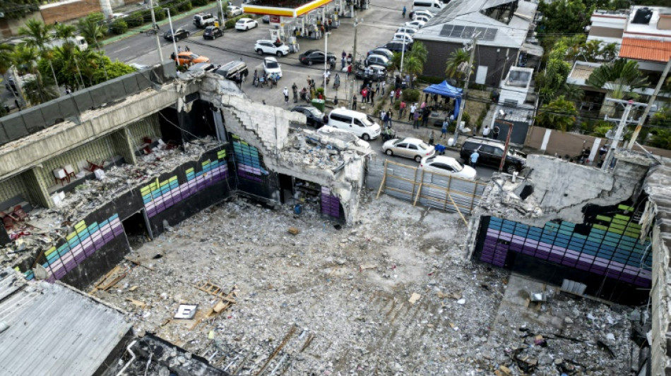 Discoth&egrave;que effondr&eacute;e &agrave; Saint-Domingue: nouveau bilan de 226 morts, les corps rendus aux familles