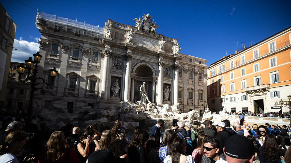 Dal 2 febbraio ticket per Fontana Trevi, ingresso a 2 euro per turisti