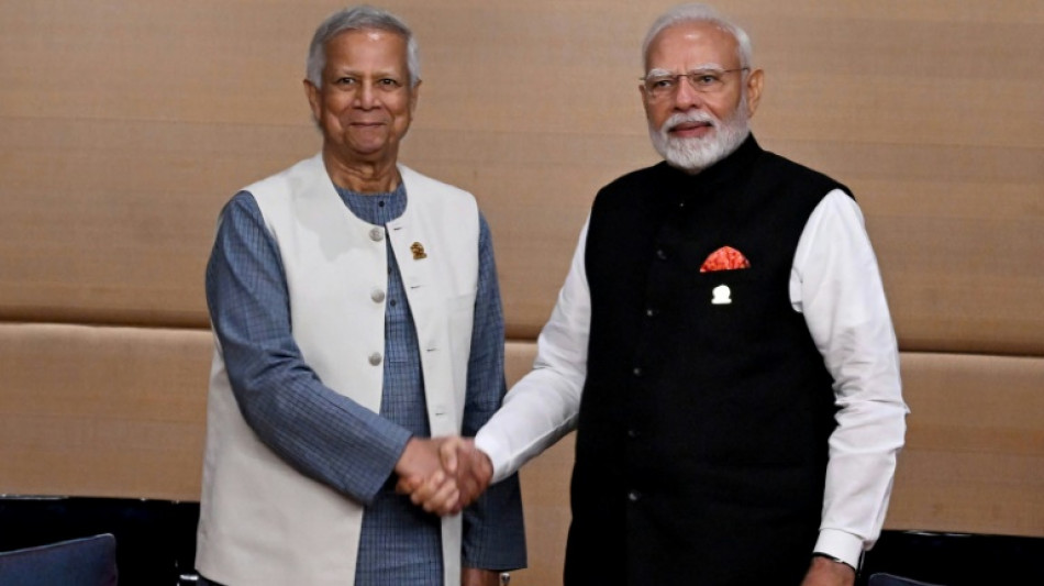 Première rencontre entre l'Indien Modi et le Bangladais Yunus