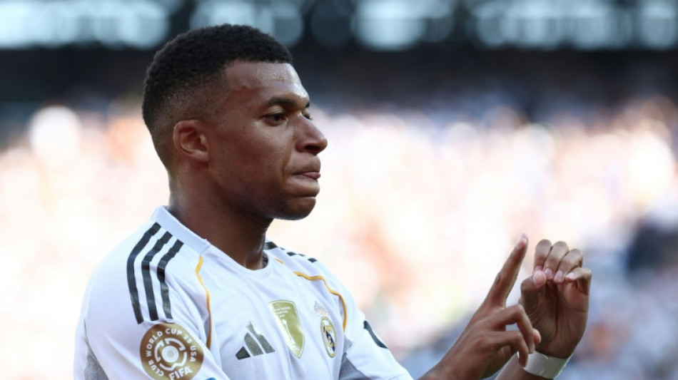 Chèques de Mbappé à des policiers: une enquête ouverte à Paris