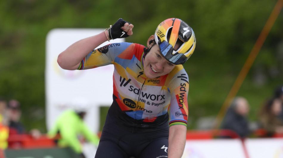Giro donne: van der Breggen vince la cronometro Belluno-Nevegal e va in rosa