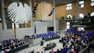 Bundestag entscheidet über Bekämpfung von Schwarzarbeit und Lachgas-Verbot