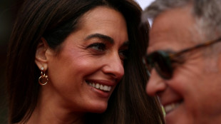 George e Amal Clooney deixam sua resid&ecirc;ncia no sul da Fran&ccedil;a por inc&ecirc;ndio