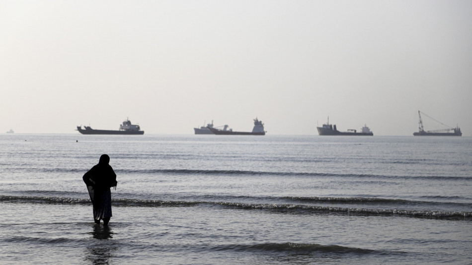 Media, 1.100 marittimi evacuati dall'Onu a Hormuz