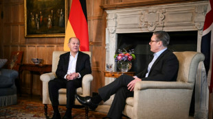 Internationale Kritik an gegen Kanada, Mexiko und China verh&auml;ngten US-Z&ouml;llen